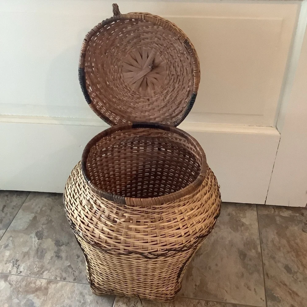 Vintage Woven Wicker Rattan Urn Vase Storage Basket With Lid